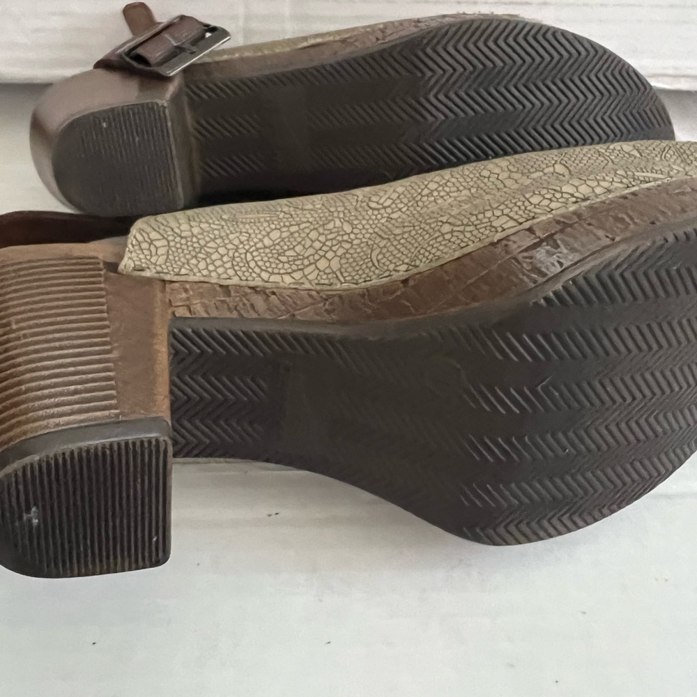 Women's Beige Patterned Sandals - Picture 4 of 4